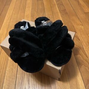Women’s Ugg brand new Black Fuzzy Slippers